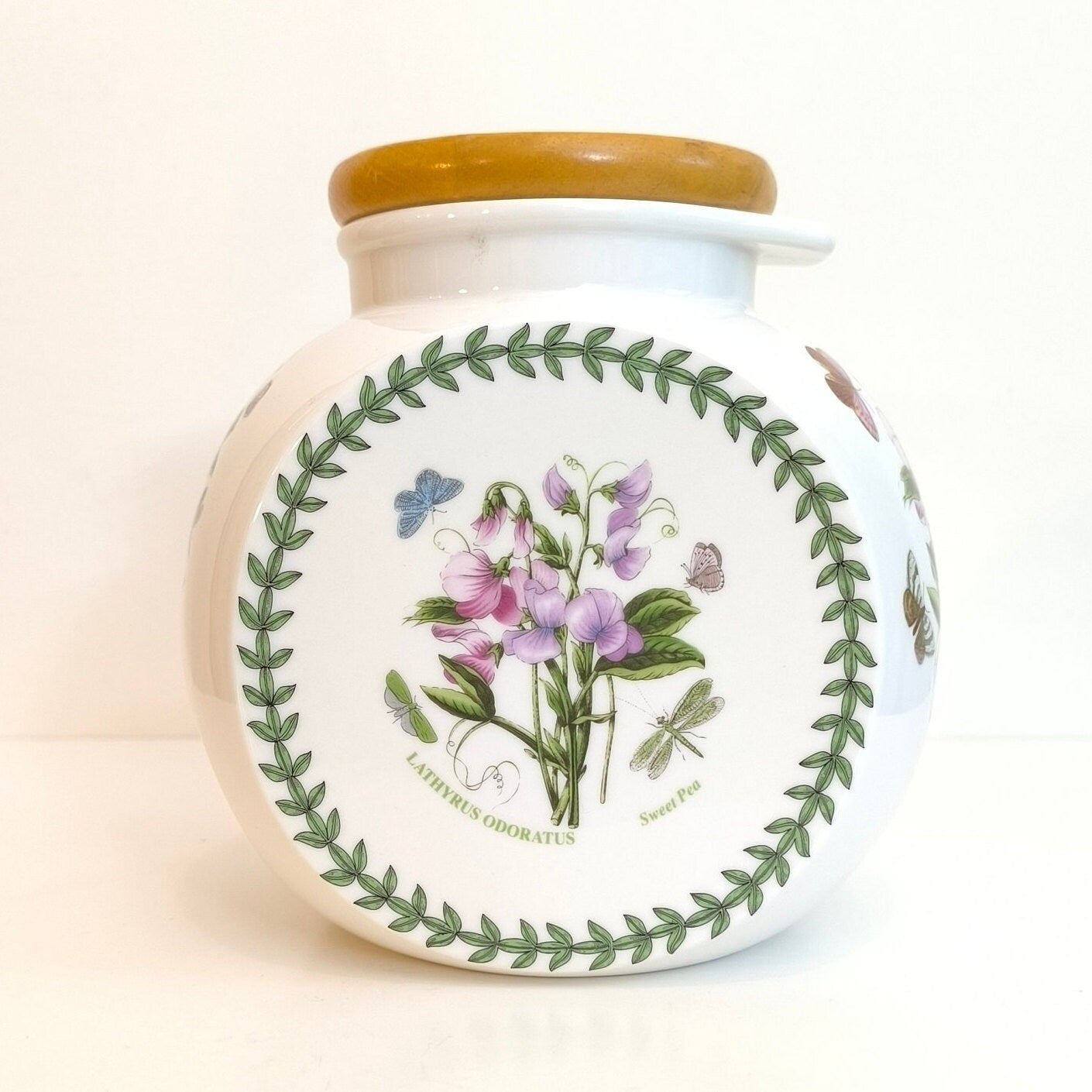 Portmeirion Botanic Garden Cookie Jar: Sweet Pea & Butterfly Design